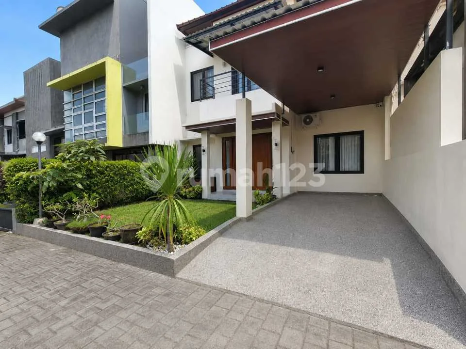 Disewakan Rumah 3+1 Kamar Tidur di Gatsu Tengah Denpasar - Cluster One Gate Security, Kolam Renang, Dekat Living World - Image 1 of 4