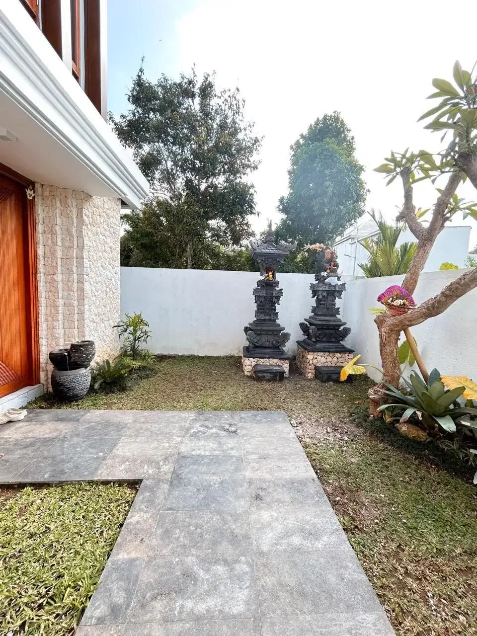 Villa Mewah 3 Lantai Full Furnished di Nusa Dua Bali - Image 2 of 10