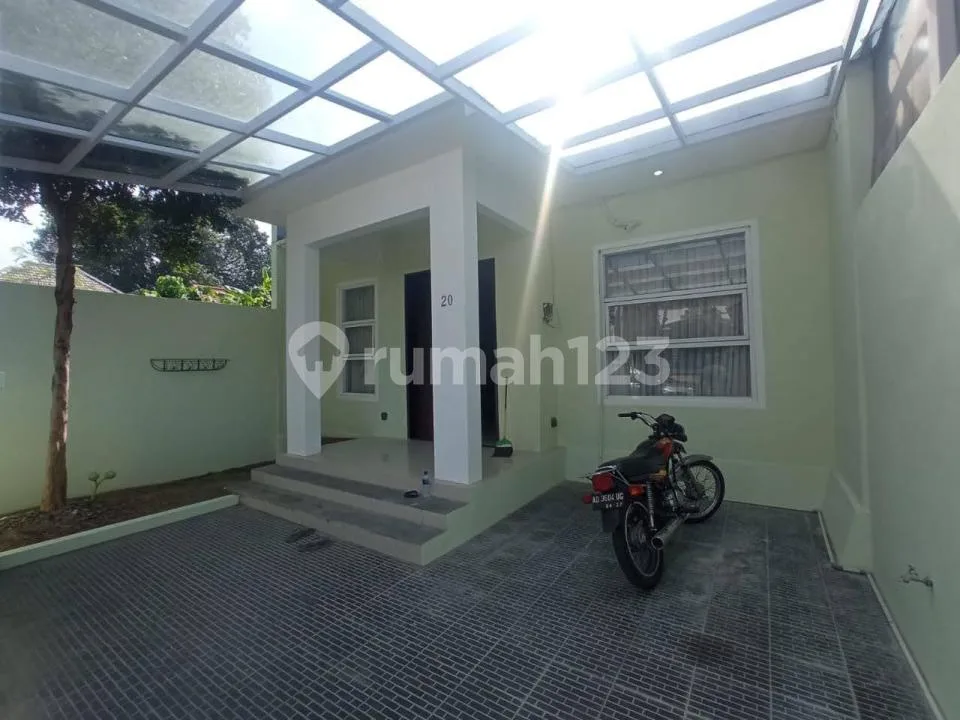 Rumah Semi Furnished Lingkungan Tenang Taman Sari Kerobokan, Bali - Image 2 of 4