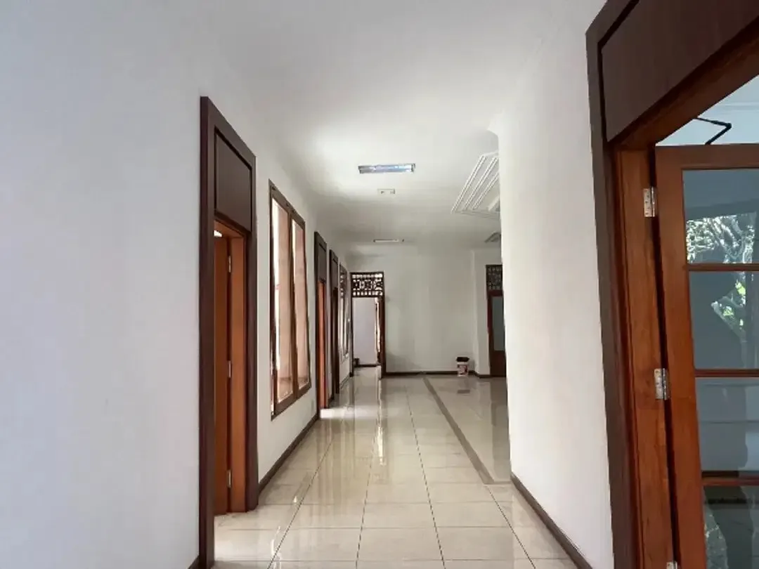 RUMAH LOKASI STRATEGIS TENGAH KOTA DI RAYA PUPUTAN RENON DENPASAR - Image 7 of 9