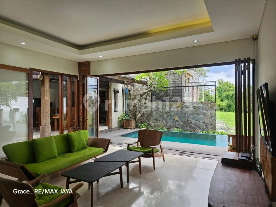 Tropikal Modern 3 Bedroom Villa di Semer Kuta - Image 2 of 4