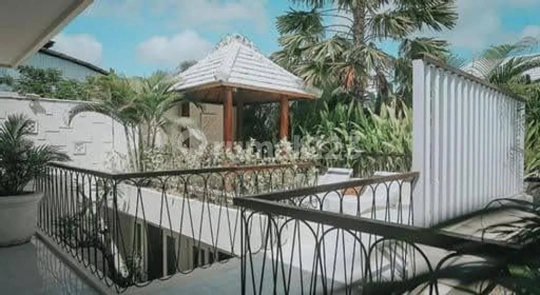 Dijual Kompleks Villa Mewah Gaya Modern di Pusat Canggu - Bali - Image 2 of 4