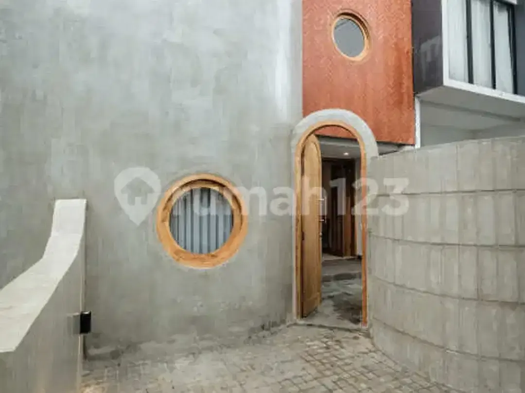 Dijual Rumah 2 Lantai 5 Kamar Full Furnished di Munggu, Mengwi Badung - Image 4 of 10