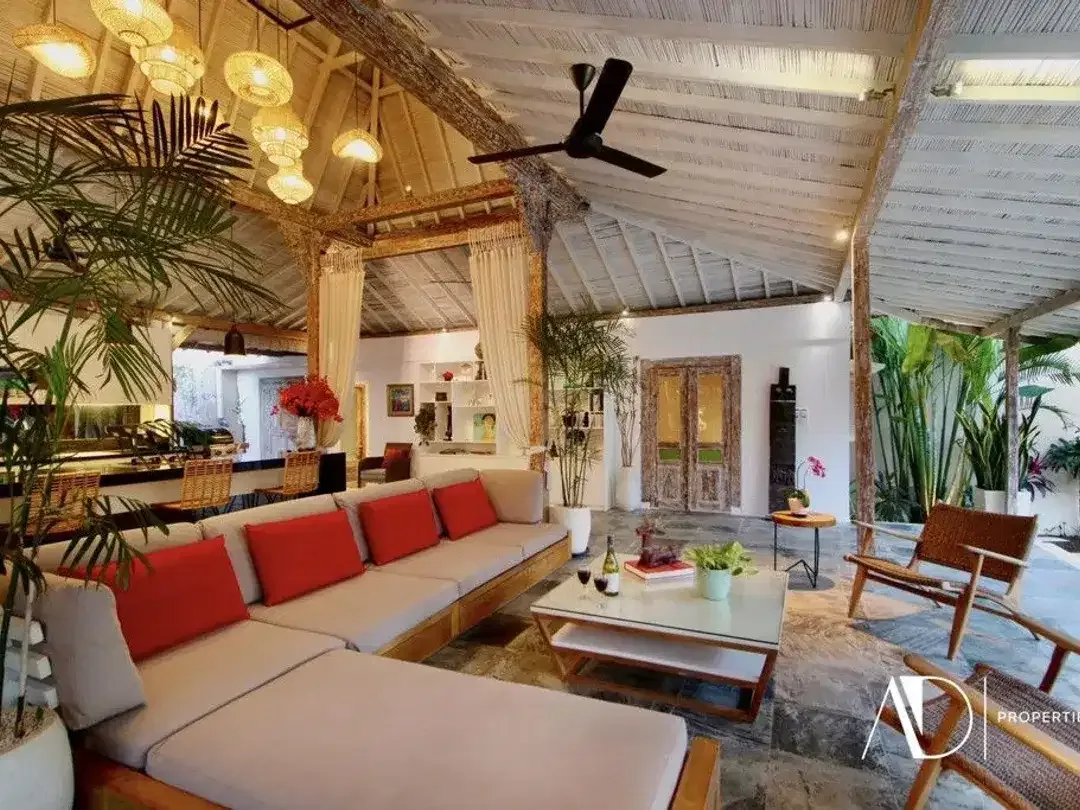 LEASEHOLD | TROPICAL BALINESE-STYLE VILLA IN PRIME BERAWA, CANGGU - Image 8 of 10