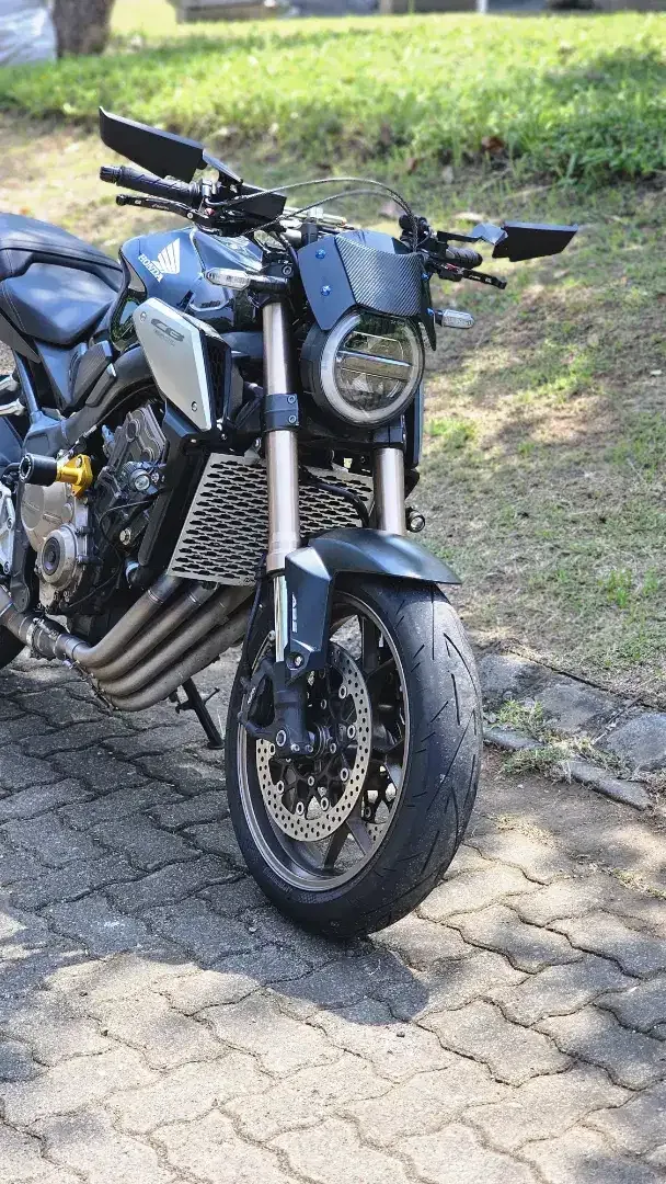 Honda CB650R Neo 2022 warna black, kondisi cakep, siap pakai. No PR. - Image 3 of 10