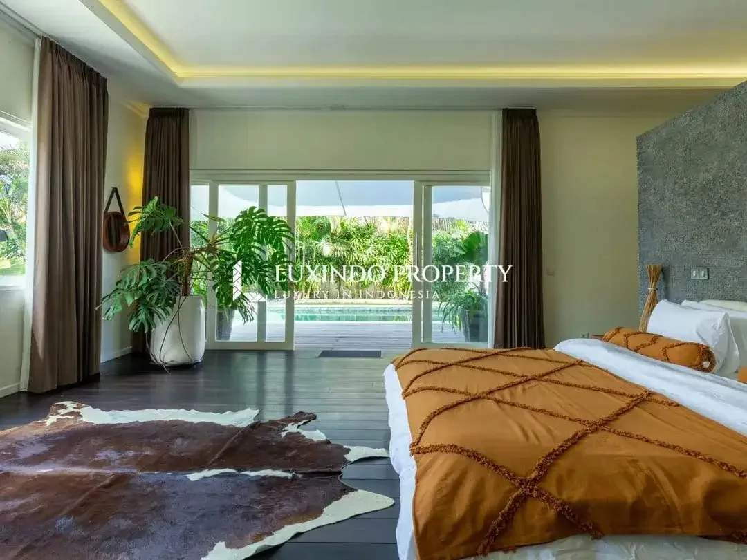 DISEWAKAN JANGKA PANJANG VILLA DENGAN 4 KAMAR TIDUR DI CANGGU - Image 8 of 10