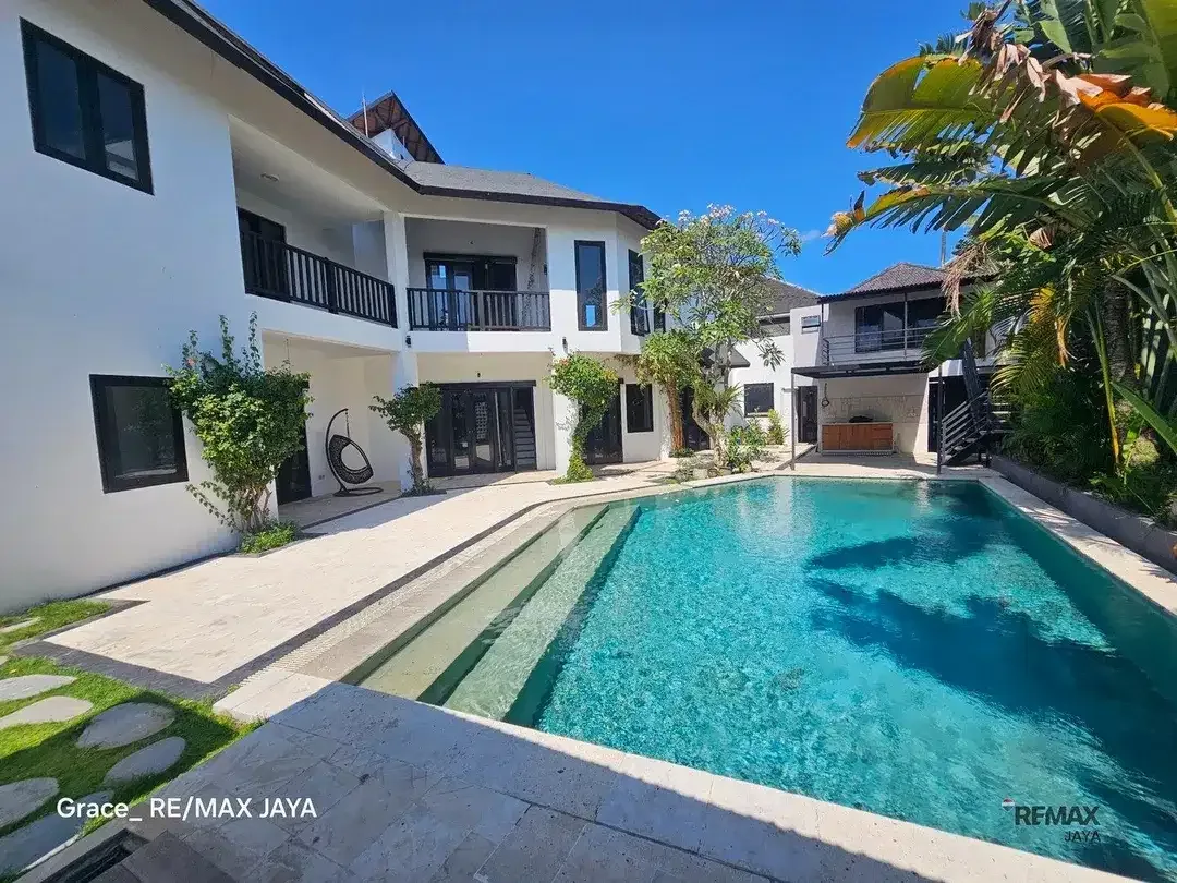 6 Bedrooms Villa For Leasehold 12 Years at Canggu,  Jalan Kaki Echo Beach - Image 1 of 9