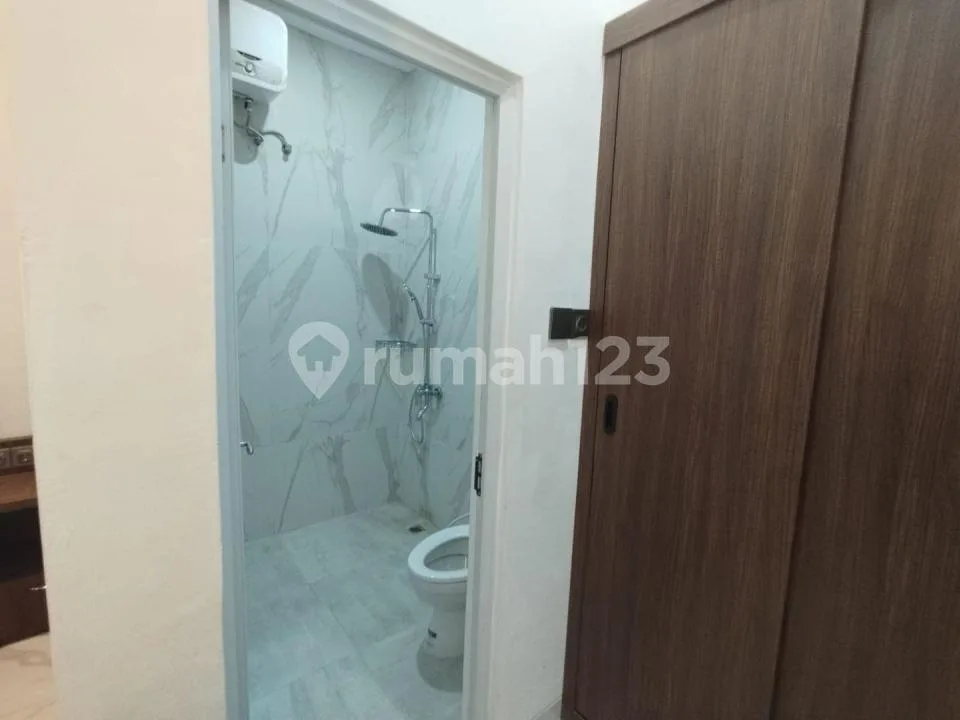 Rumah Baru, 2 Lantai, Fully Furnished Strategis Mr - Image 2 of 4