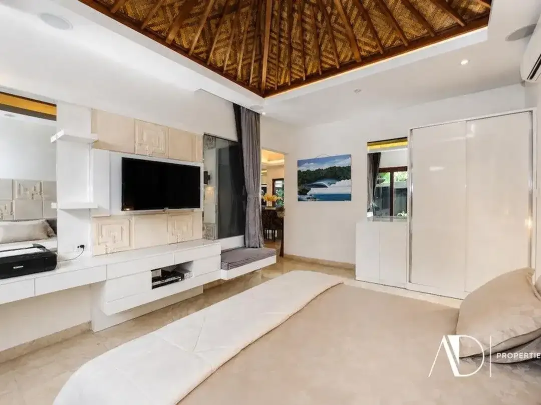 FREEHOLD | MODERN CONTEMPORARY 3-BEDROOM VILLA NEAR SEMINYAK - Image 7 of 10