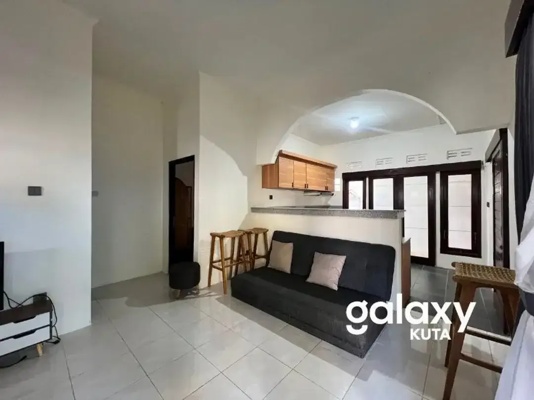 RUMAH DENGAN HALAMAN FULL FURNISHED DI PERUM BERANDA KUTUH BADUNG - Image 5 of 10