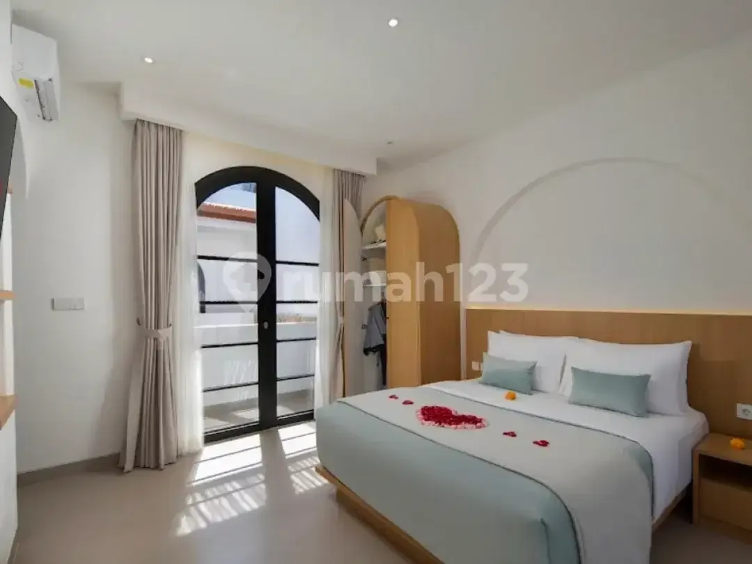 Luxury Mediteranian Villa For Sale In Canggu Only 5 Menit To Brawa Beach - Image 2 of 10