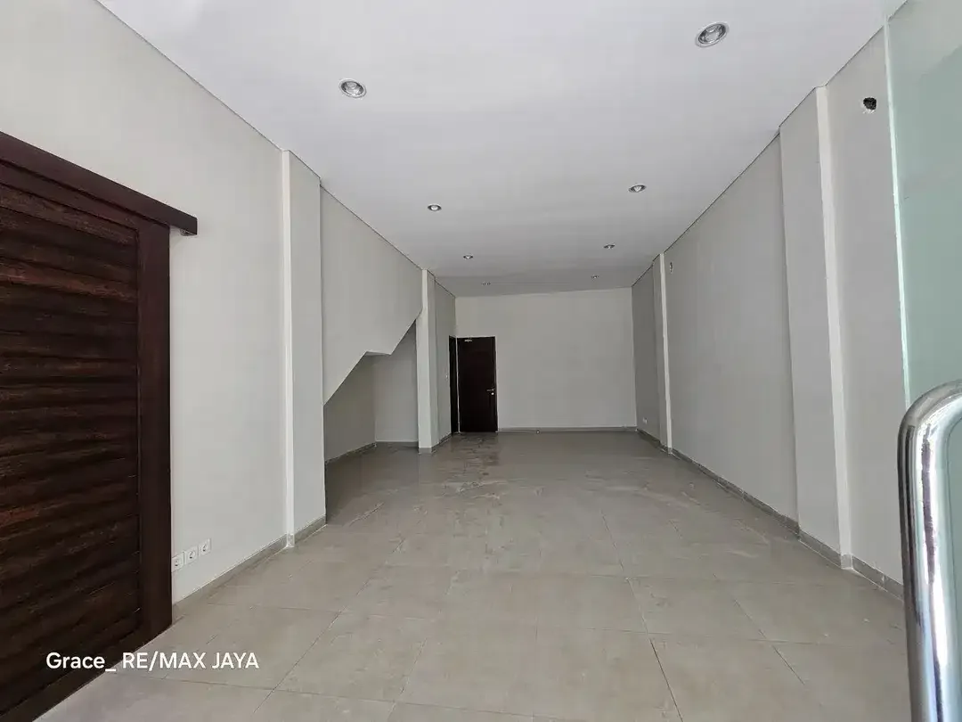Modern 2-Storey Commercial Building For Rent In Premium Canggu - Image 2 of 9