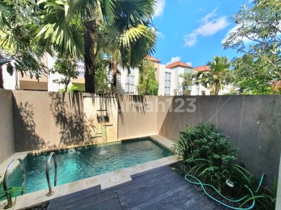 Yearly Rent Villa Fully Furnished 2 Bedrooms In Complexs Villa Kerobokan Bali - Image 1 of 4