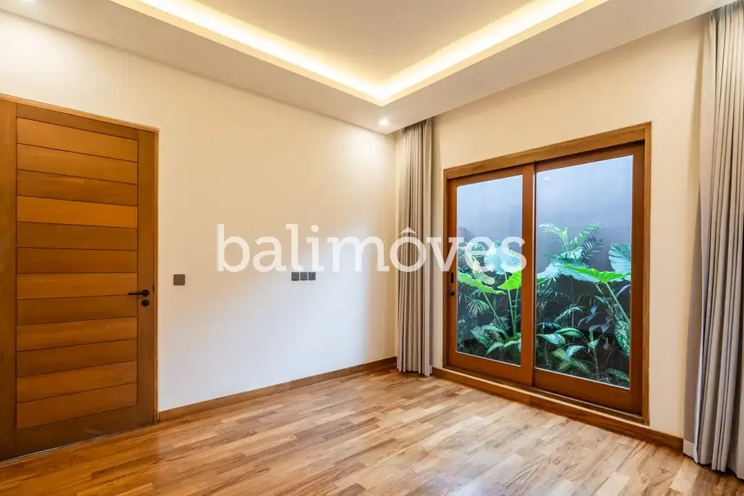 Vila Baru Yang Cantik Tiga Kamar Tidur Di Kompleks Tepi Pantai Sanur - Image 9 of 10