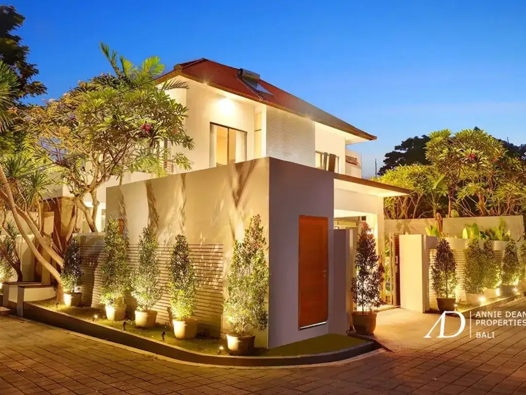 FREEHOLD | MODERN BALINESE-STYLE VILLA IN PETITENGET - Image 5 of 10