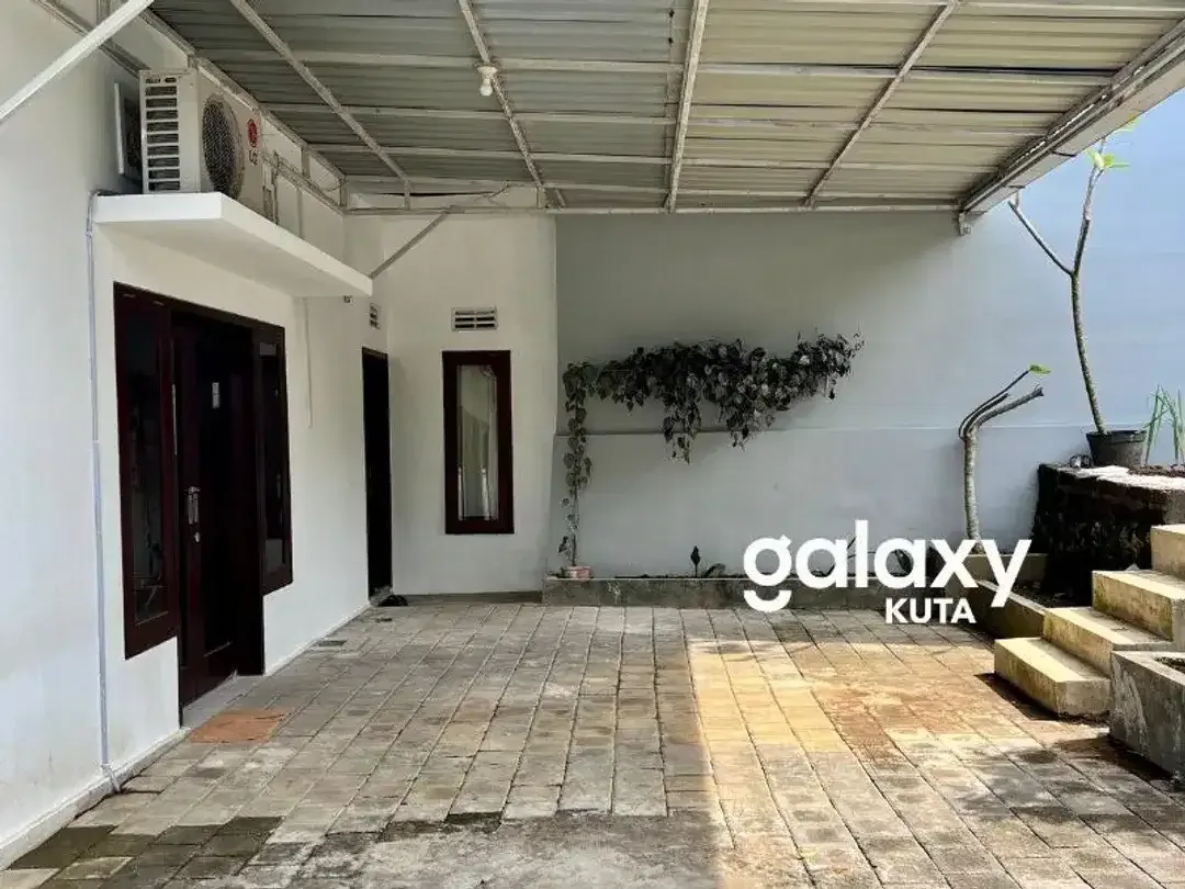 RUMAH DENGAN HALAMAN FULL FURNISHED DI PERUM BERANDA KUTUH BADUNG - Image 2 of 10