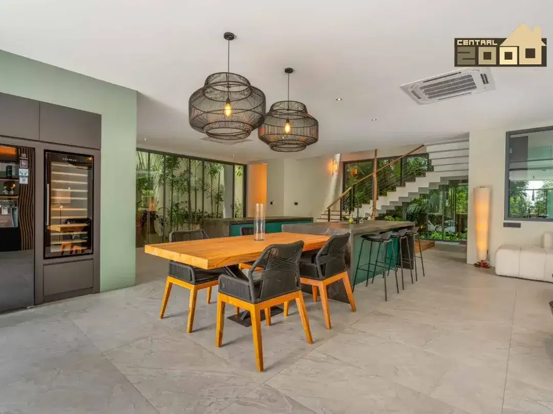 Modern Luxury Villa Overlooking Jimbaran Bay - Image 3 of 10