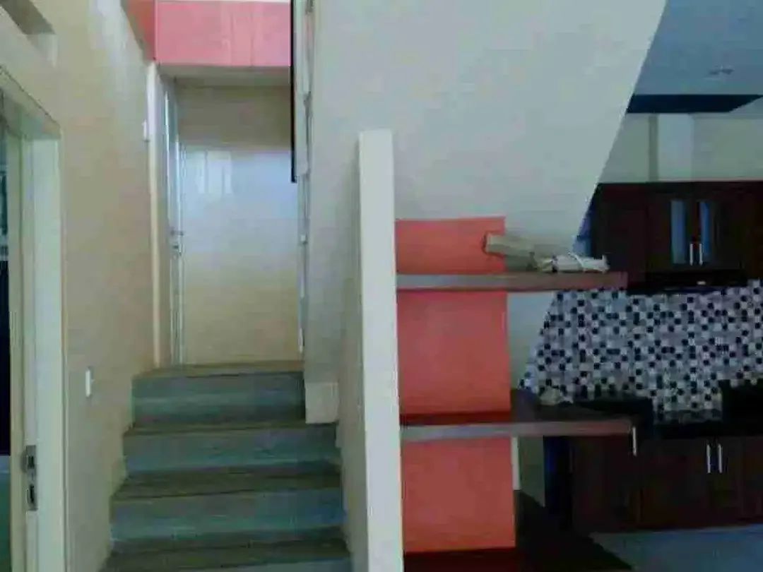 Buc Rumah LT 120M2 Ada 5Kamar Pusat Kota Jaya Giri Renon Jl6mtr Paving - Image 3 of 9
