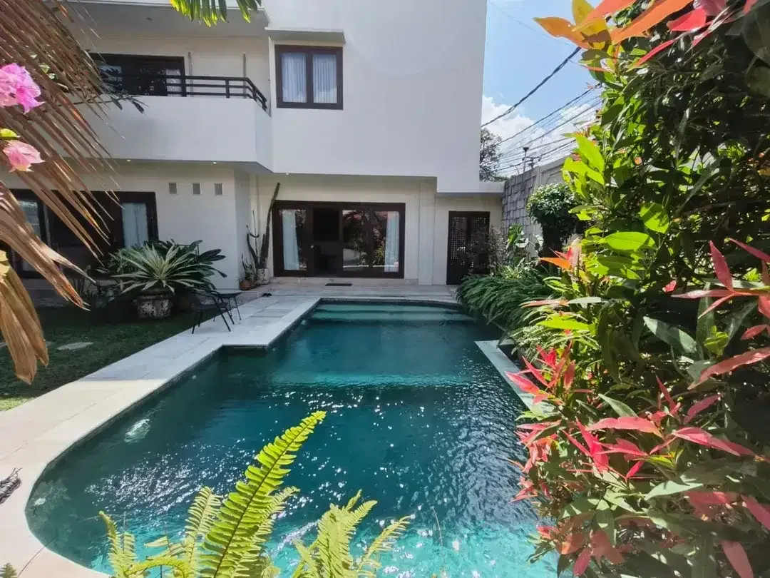 Disewakan Villa Fully Furnished Dekat Pantai Batu Belig & Petitenget - Image 4 of 10