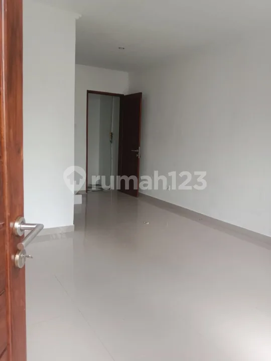 Disewakan Sisa 1 Unit! Rumah Aman 2 Lantai di Taman Pancing Timur, One Gate & Ada Security - Image 2 of 4