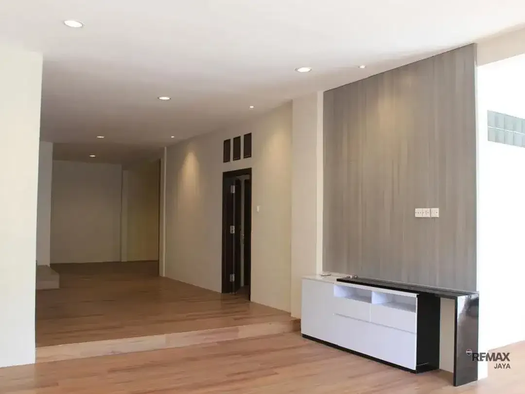 Rumah Modern Dijual di Puri Gading Jimbaran dengan Private Pool - Image 3 of 6