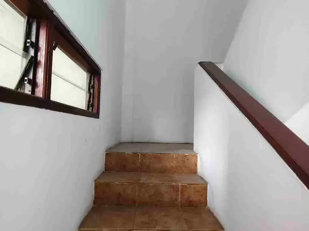 Ruko 3 lantai lokasi premium Cok Agung Tresna Renon Denpasar Bali - Image 8 of 10