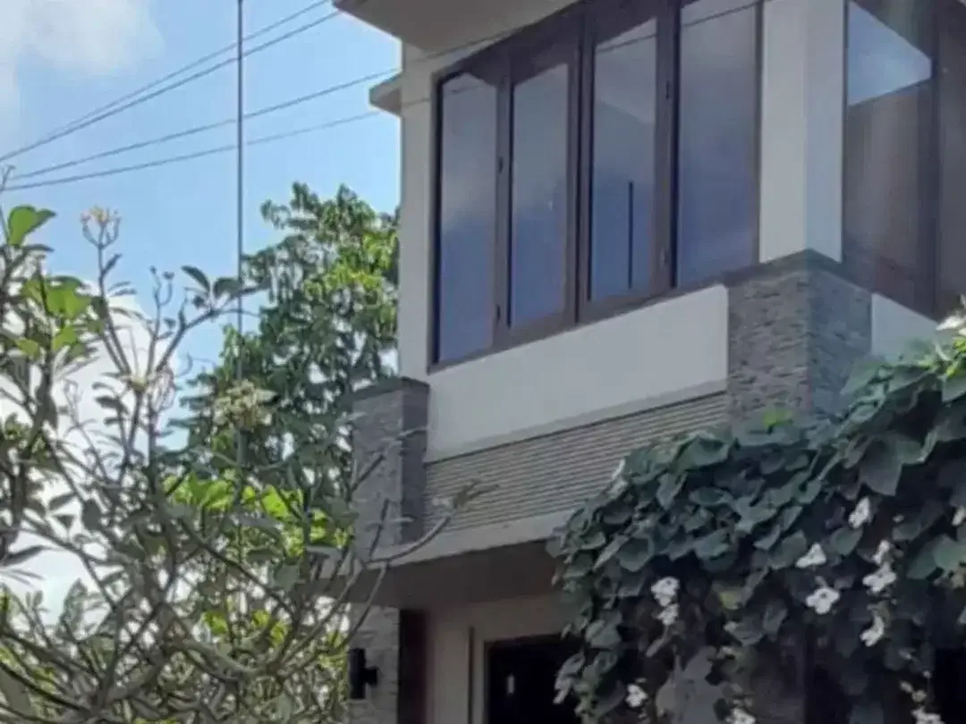Dijual Rumah Lantai 2 - Berlokasi di Dalung Permai - Image 1 of 9