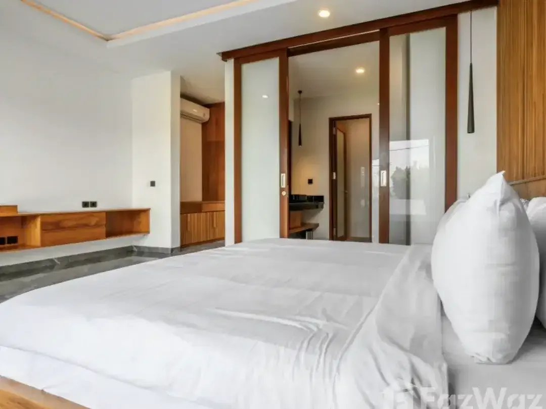 5 Bedroom Villa for sale in Batu Bolong, Bali - Image 2 of 10