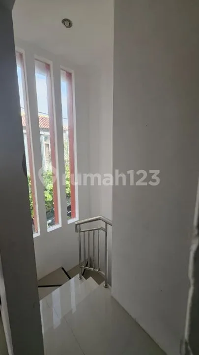 Rumah Cantik Strategis 3 Kamar Tidur One Gate System Dekat Kuta Kerobokan Badung Bali - Image 2 of 4