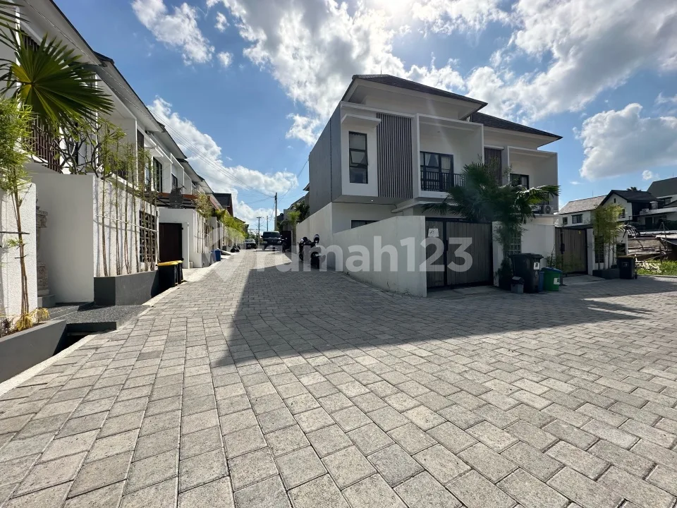 Disewakan Rumah Baru 2 Lantai Minimalis di Dalung Permai - Image 3 of 4