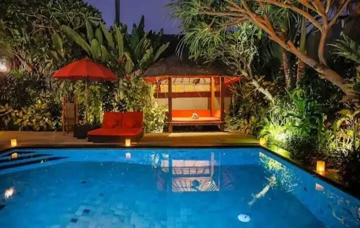 2 Unit Villa Mewah Dekat Pantai Batu Belig Seminyak - Image 2 of 10