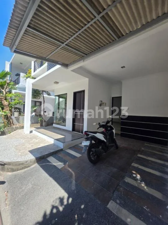 For Rent: Modern 3+1 Bedroom Townhouse In Kerobokan - Image 3 of 4