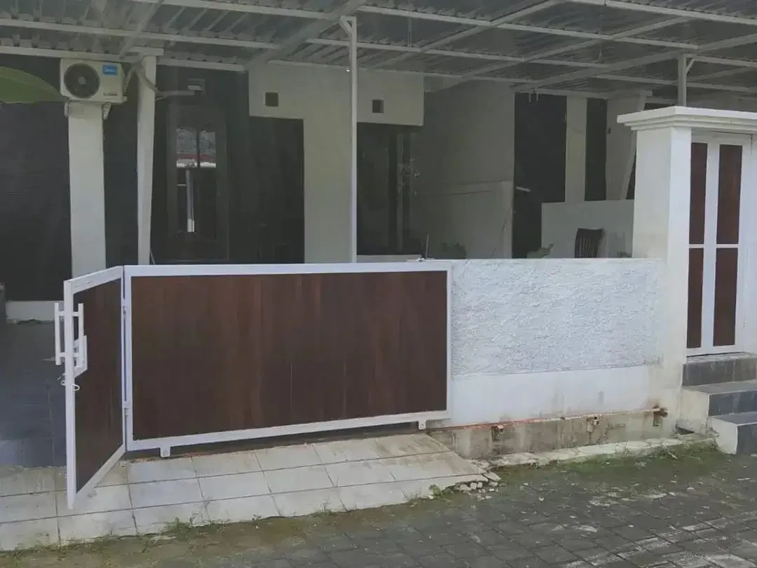 Disewakan rumah murah bagus di The Royal Griya Loka Tabanan Bali siaphuni minimalis modern - Image 2 of 7