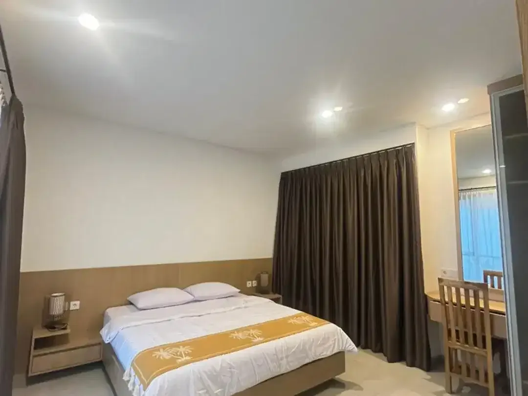 Tropical 2 bedroom Villa In Kerobokan for Rent - Image 2 of 10