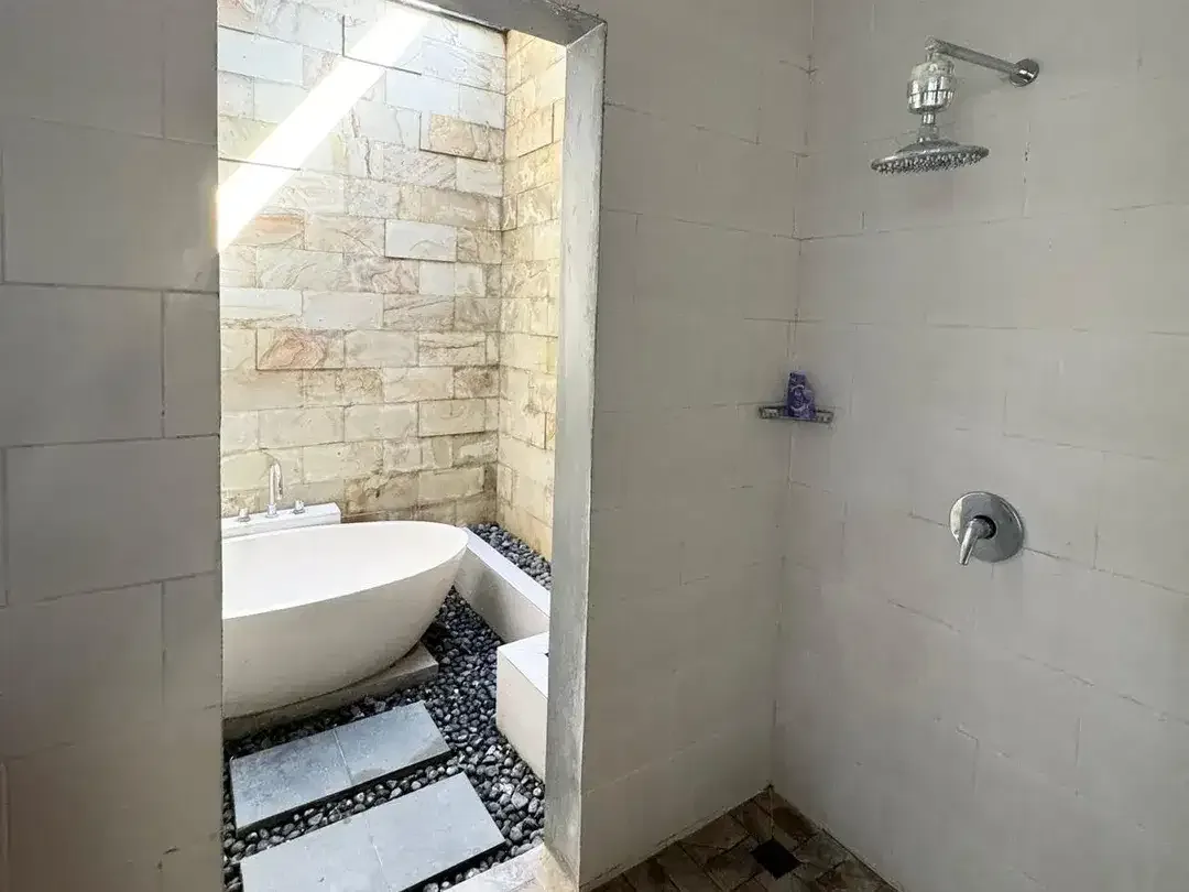 MINIMALIST VILLA IN PERERENAN AREA - Image 6 of 10
