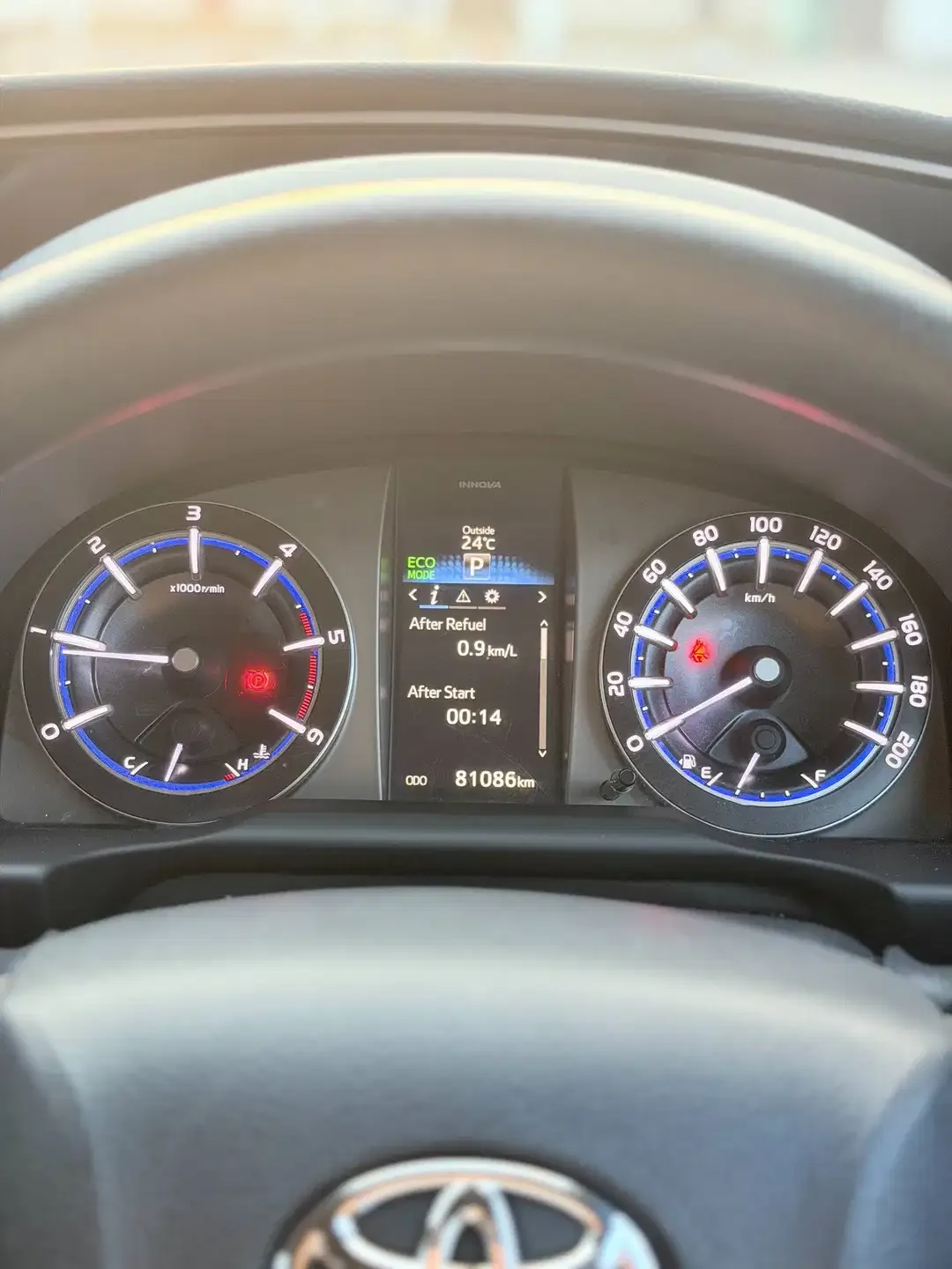 TOYOTA INNOVA V 2.4 DIESEL A/T 2020 - Image 10 of 10