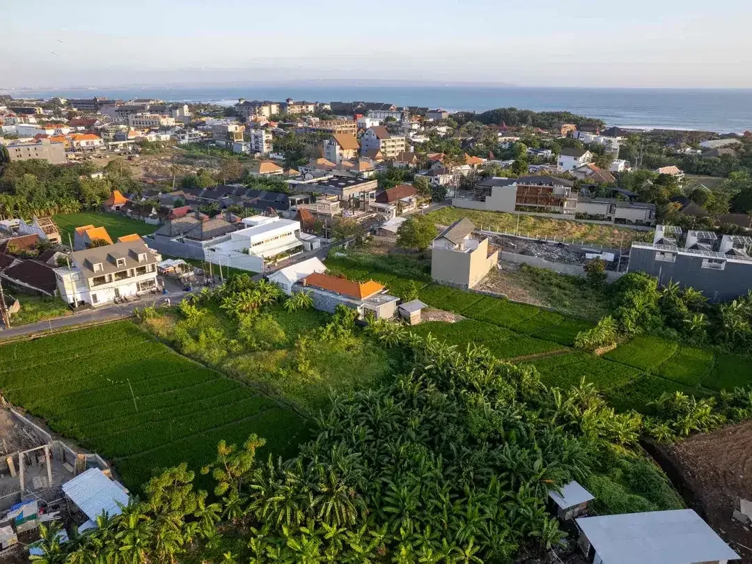 TANAH DI JALAN UTAMA PINK ZONE LOKASI PRIME DAN STRATEGIS HANYA BERJARAK 400 M ETERS MENUJU PANTAI PERERENAN CANGGU - Image 7 of 10