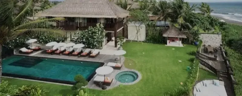 Beachfront 5 bedrooms villa for sale in pererenan - Image 2 of 10