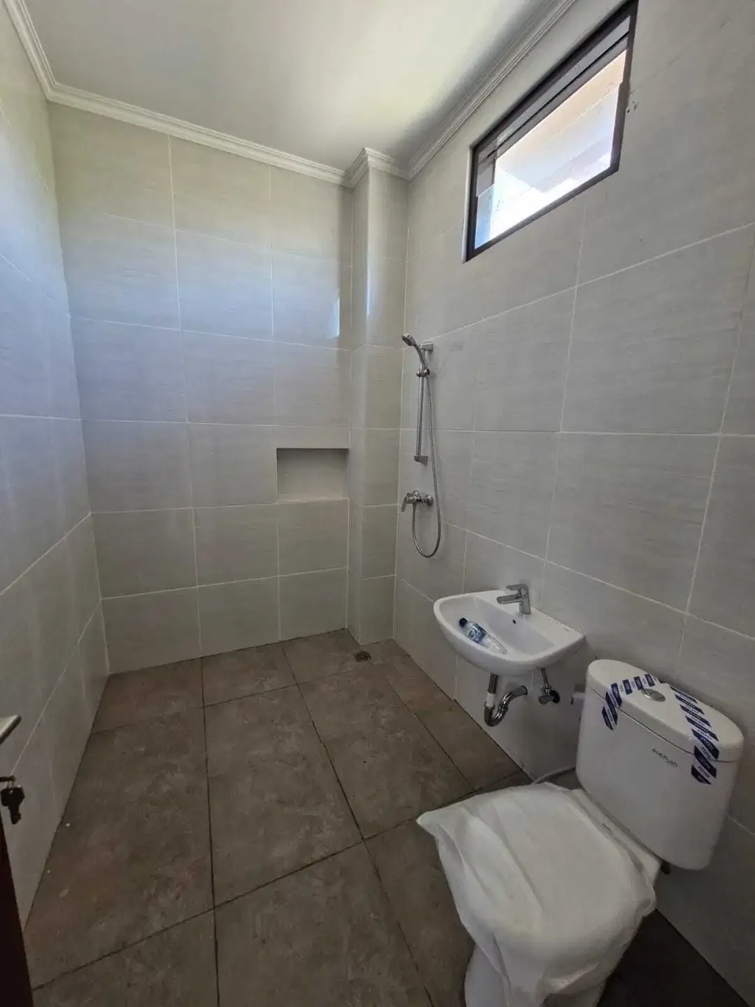 DIJUAL VILLA MODERN MURAH DALAM KOMPLEKS NUSA DUA - Image 9 of 10