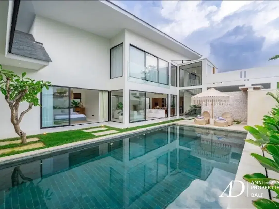 FREEHOLD / LEASEHOLD | MODERN VILLA IN PRIME SEMINYAK NEAR THE BEACH - Image 1 of 10
