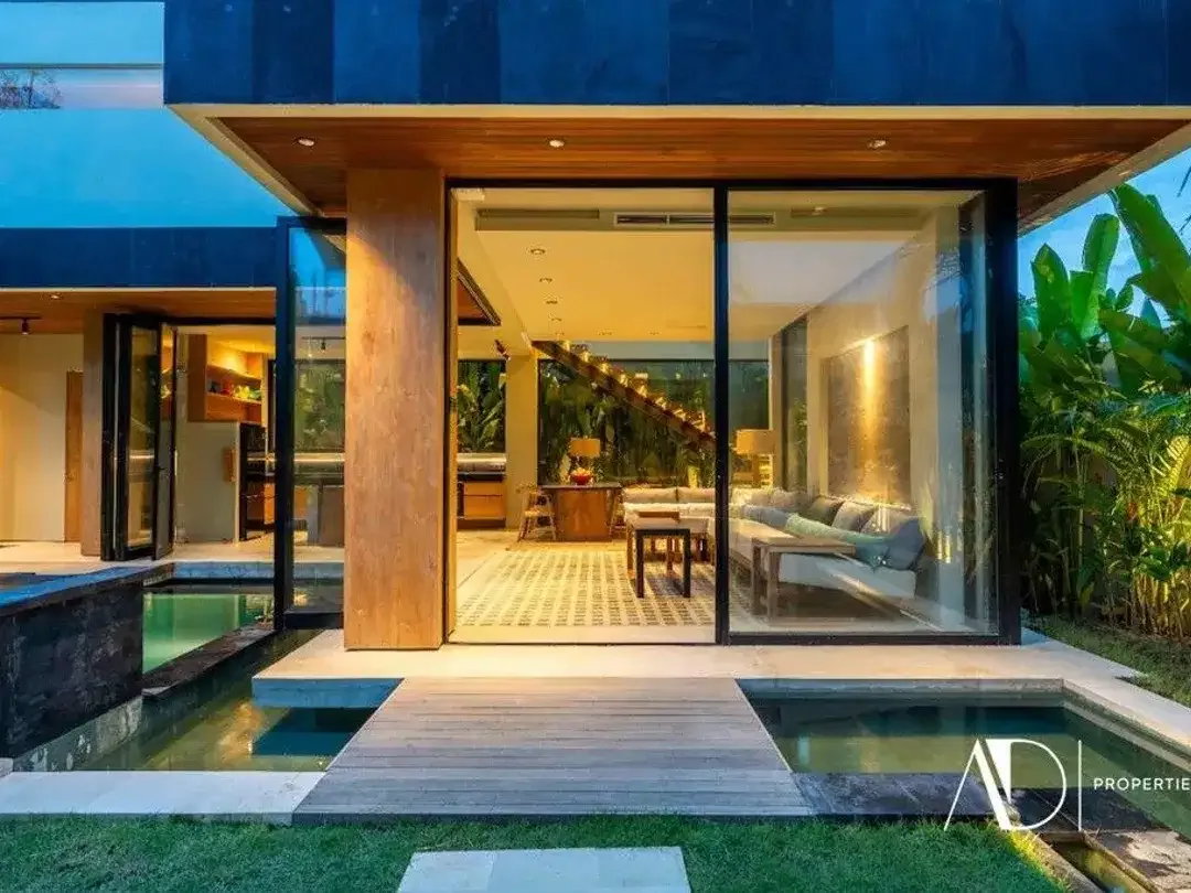 LEASEHOLD | CONTEMPORARY TROPICAL 3-BEDROOM VILLA NEAR SESEH BEACH - Image 7 of 10