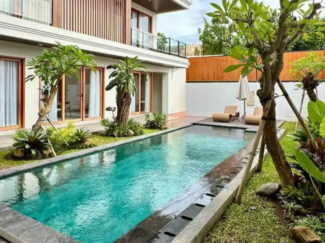 Dijual - Villa Mewah 3 Lantai di Nusa Dua, Bali - Image 2 of 4