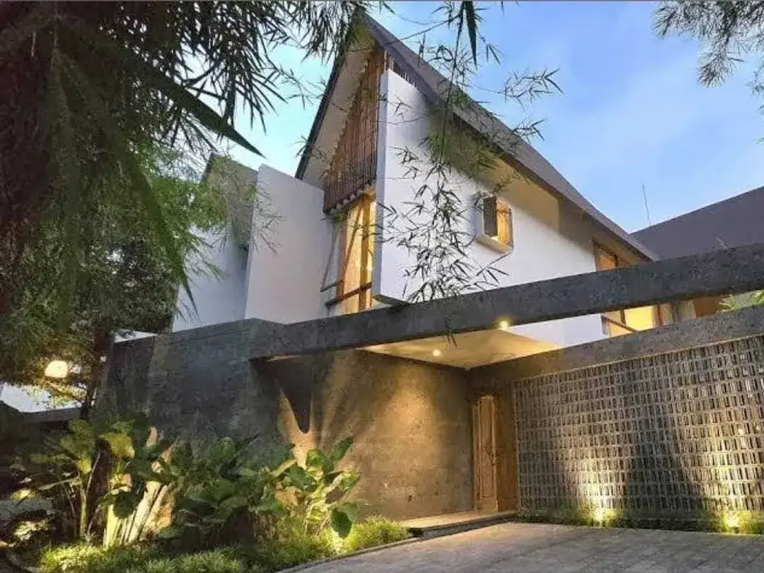 Tropical Modern Villa hanya 1 km ke Pererenan Beach, Canggu, Bali - Image 1 of 10