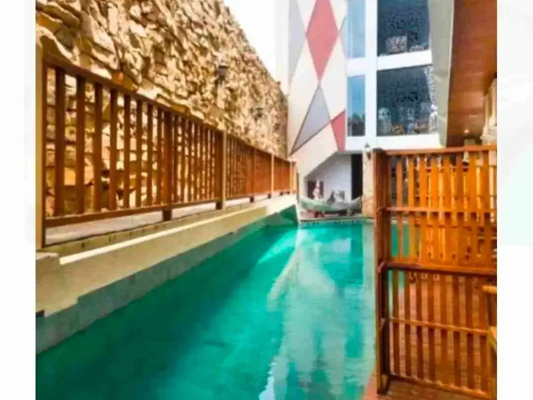 pensiun di jual murah hotel 4 lt masih operational di Raya Kuta Tuban Denpasar - Image 2 of 10
