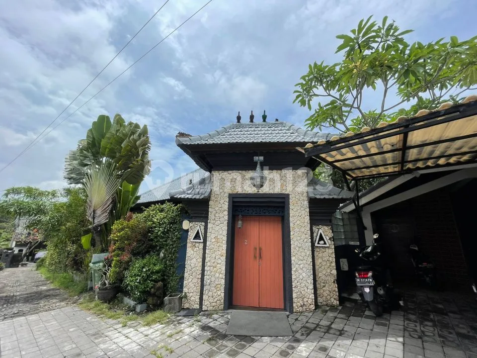 Dijual Villa 4 BR Luas 475 Private Pool Dekat dengan Pantai - Image 1 of 4