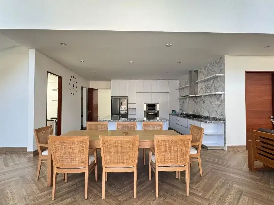 Dijual - Villa Bergaya Modern di Kerobokan Kelod, Furnished, Dekat Dari Daerah Seminyak dan Canggu - Image 4 of 10