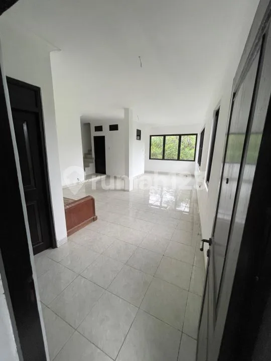 Rumah 3 Lantai Siap Huni Dekat Pantai Jimbaran dan Sidewalk Mall - Image 4 of 4