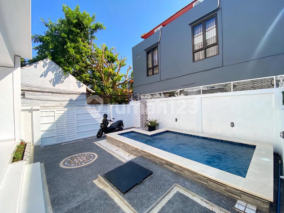Prime Seminyak Yearly Rental: Contemporary 4-Bedroom Villa - Image 3 of 4