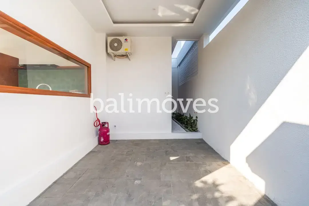 Vila Tiga Kamar Tidur Cantik Yang Strategis Di Tepi Pantai Sanur - Image 4 of 10