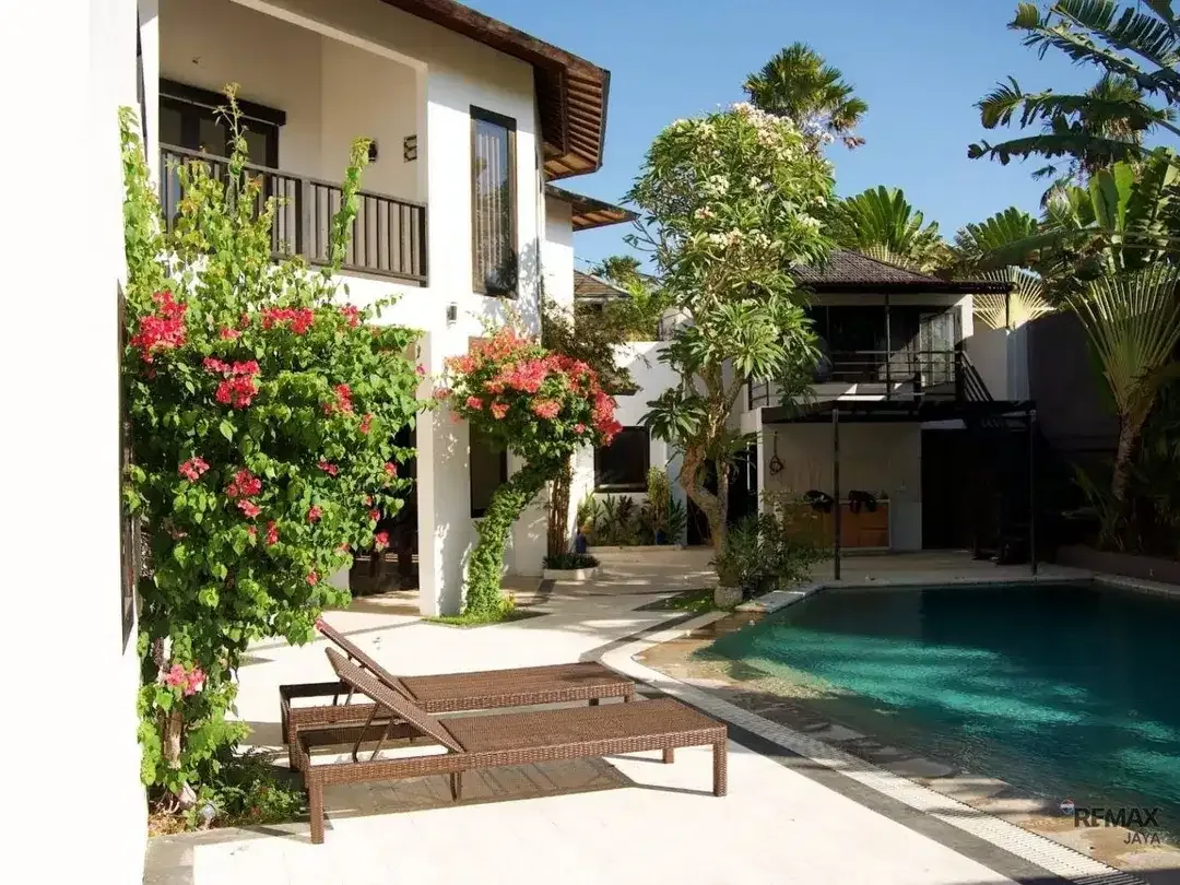 6 Bedrooms Villa For Leasehold 12 Years at Canggu,  Jalan Kaki Echo Beach - Image 8 of 9
